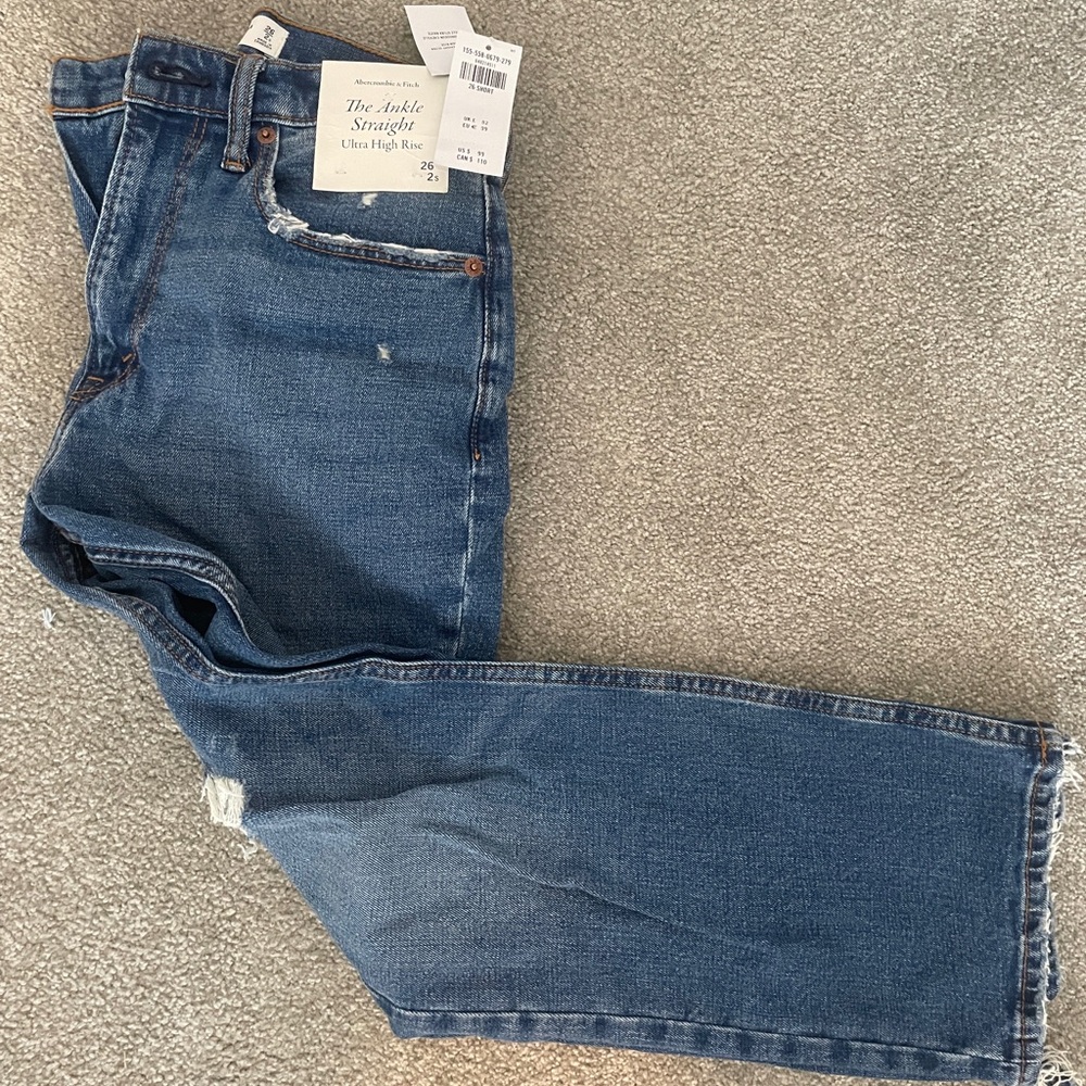 Abercrombie & Fitch “The Ankle Straight” Ultra High Rise Jeans, Size 26 Short.